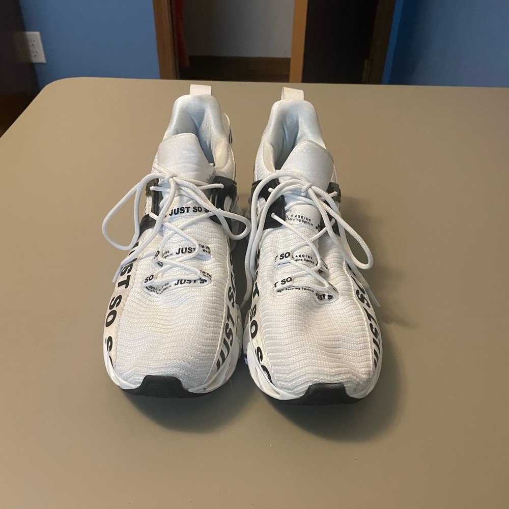 Just SoSo white/black tennis shoes